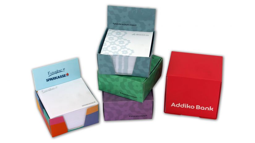 Rokovnici, reklamne kutije sa listićima i igrače karte